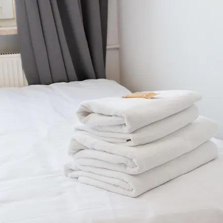 Wola Center 3-bedroom By Bookinghost شقة