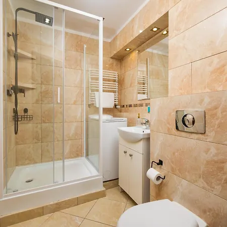 Wola Center 3-bedroom By Bookinghost *