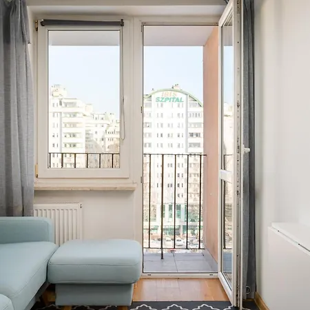 Wola Center 3-bedroom By Bookinghost شقة
