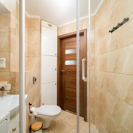 Wola Center 3-bedroom By Bookinghost شقة وارسو