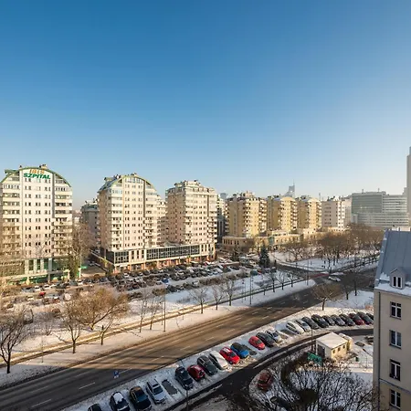 Wola Center 3-bedroom By Bookinghost شقة