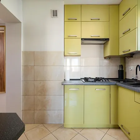Wola Center 3-bedroom By Bookinghost شقة