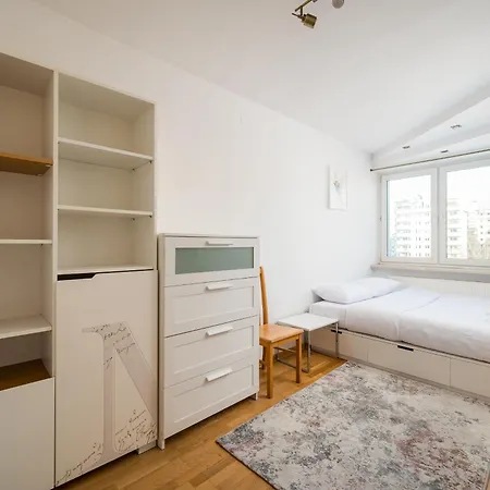 Wola Center 3-bedroom By Bookinghost شقة *