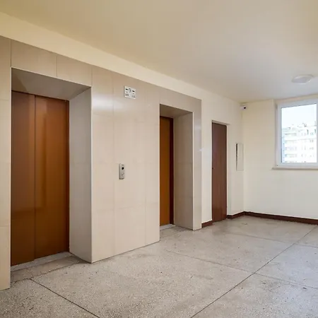 Wola Center 3-bedroom By Bookinghost Apartmán *