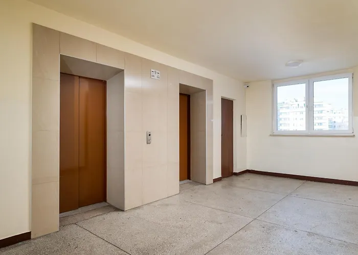 Wola Center 3-bedroom By Bookinghost Apartment *