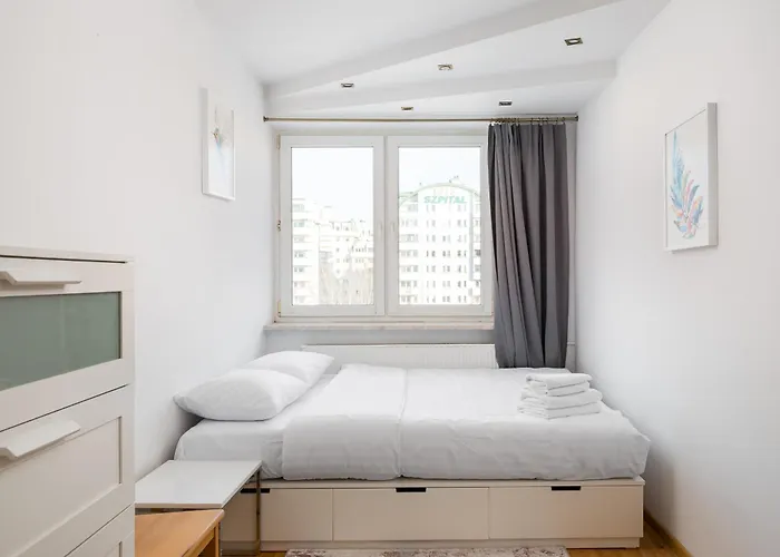 Wola Center 3-bedroom By Bookinghost *