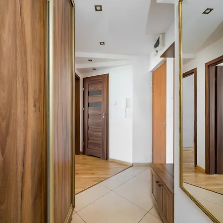 アパート Wola Center 3-bedroom By Bookinghost *