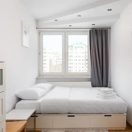 Wola Center 3-bedroom By Bookinghost *