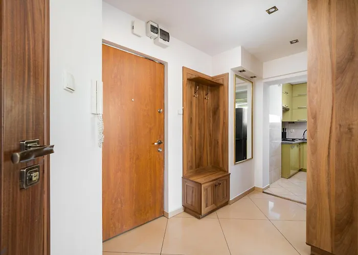 Wola Center 3-bedroom By Bookinghost Apartamento *